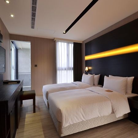 Hotel Cube Taichung Exteriör bild