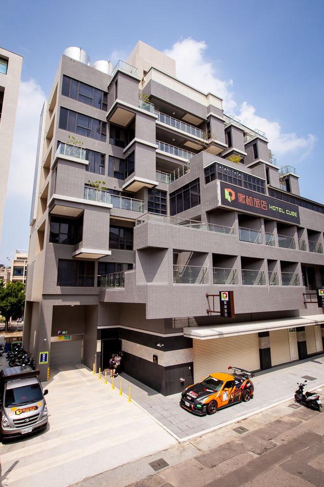 Hotel Cube Taichung Exteriör bild