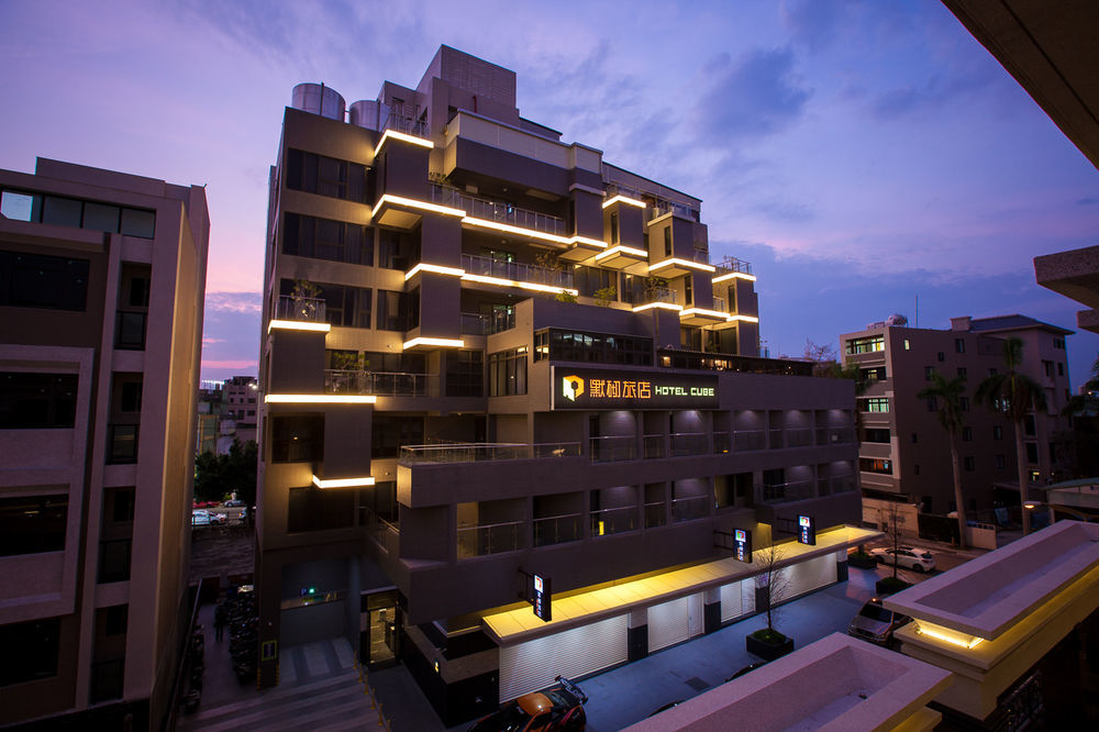 Hotel Cube Taichung Exteriör bild