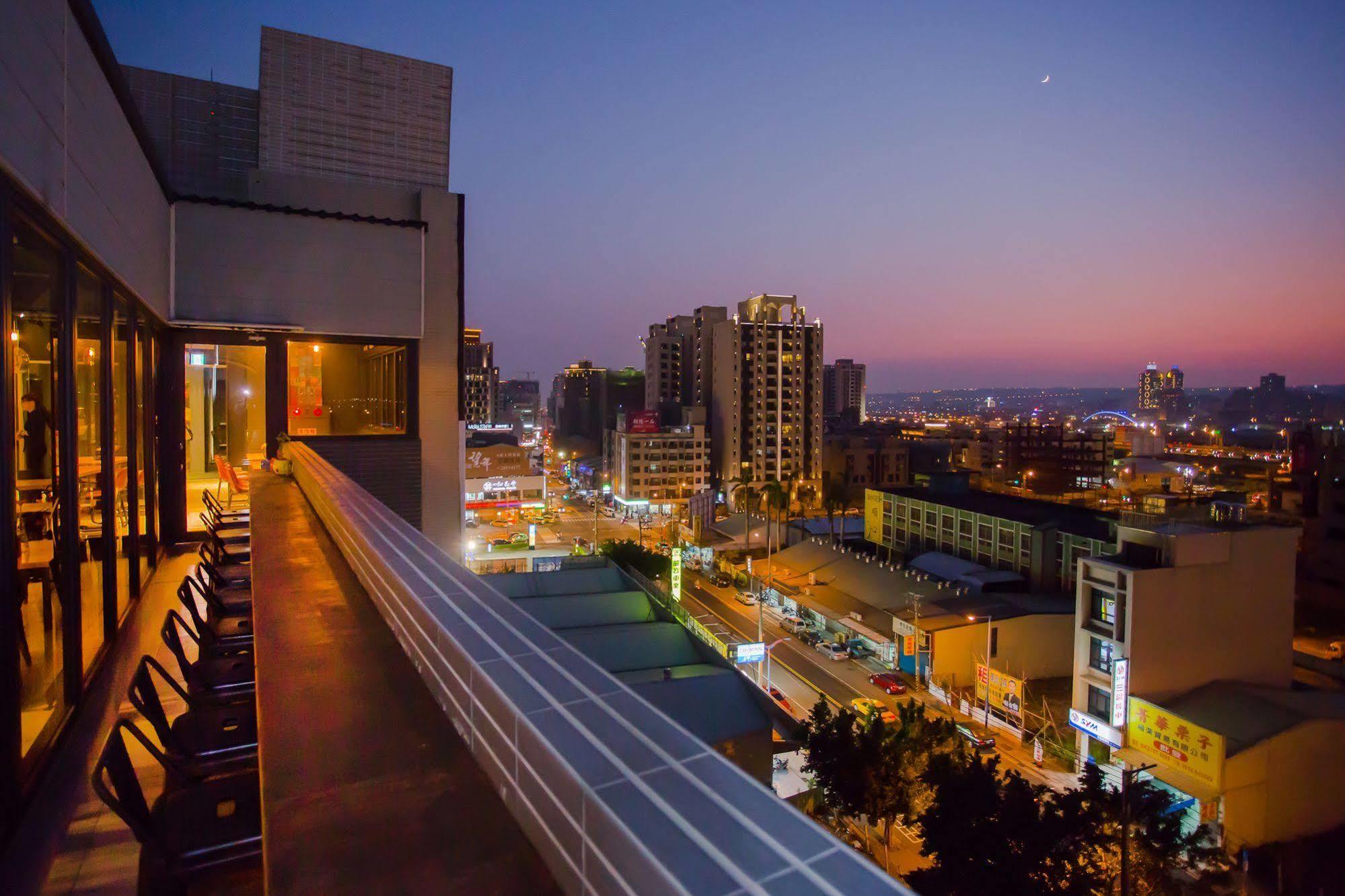 Hotel Cube Taichung Exteriör bild