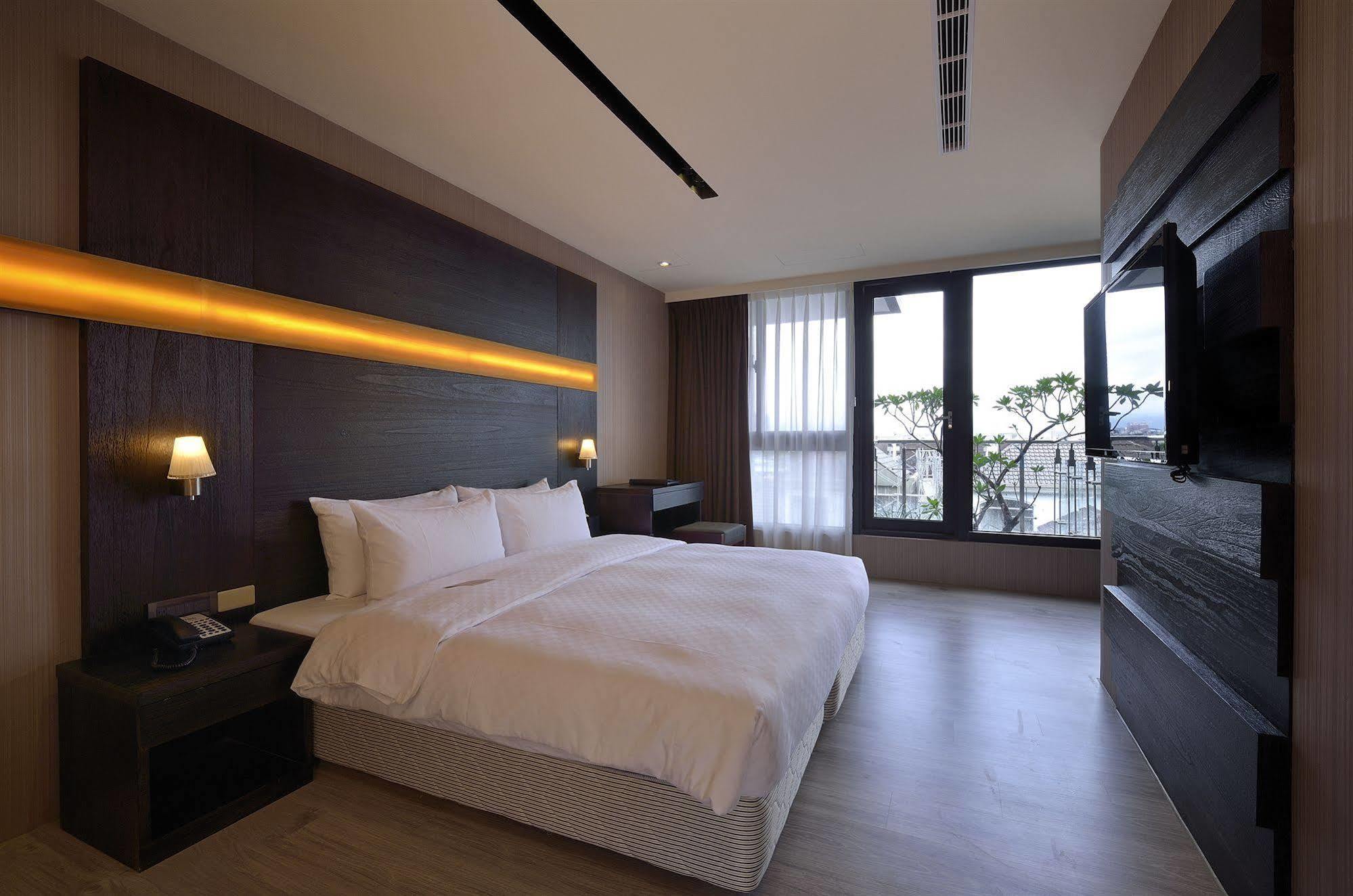Hotel Cube Taichung Exteriör bild
