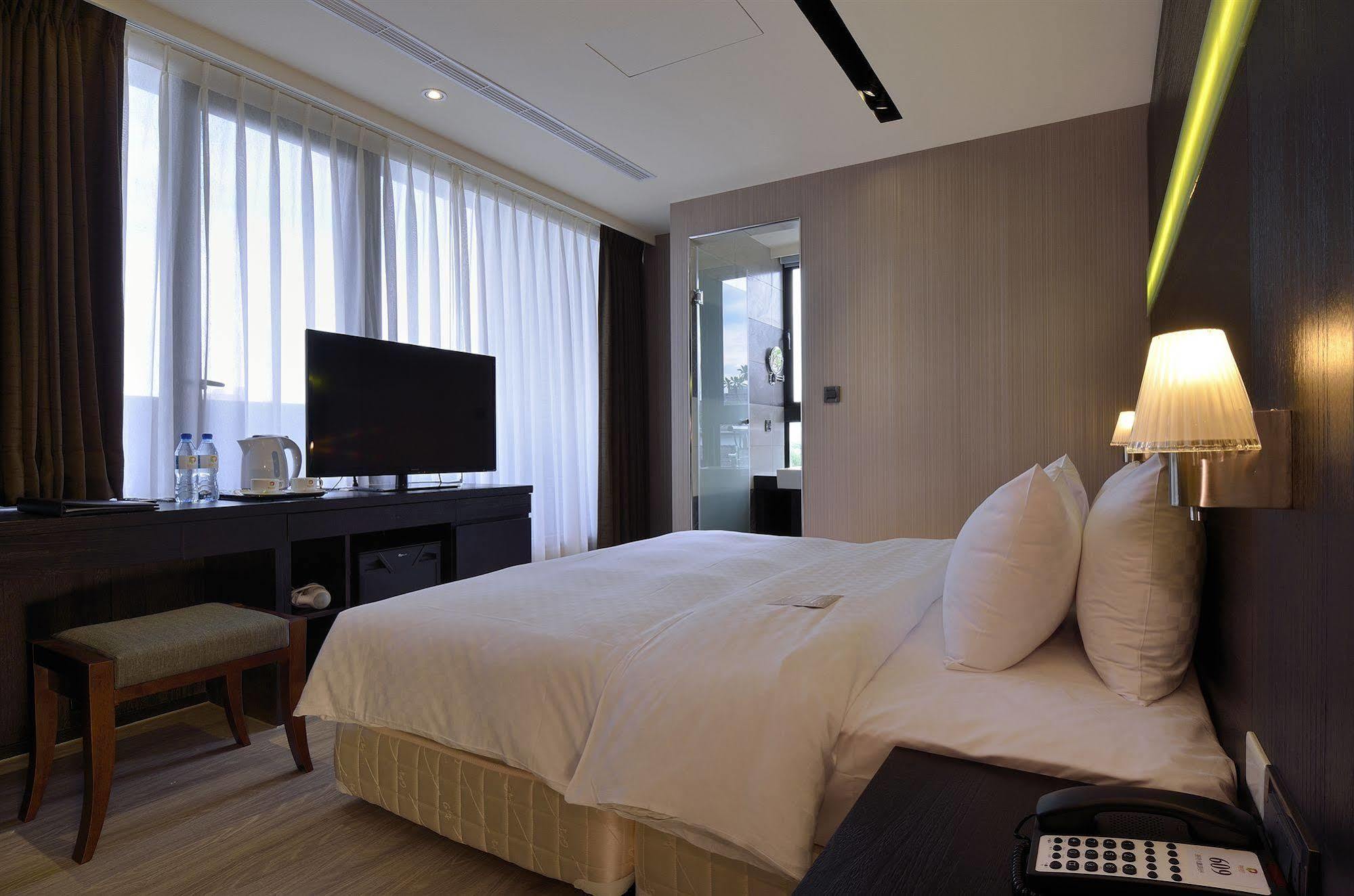 Hotel Cube Taichung Exteriör bild
